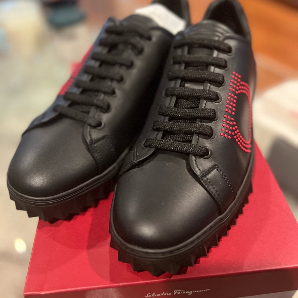 Ferragamo size 10 - Picture 2 of 2